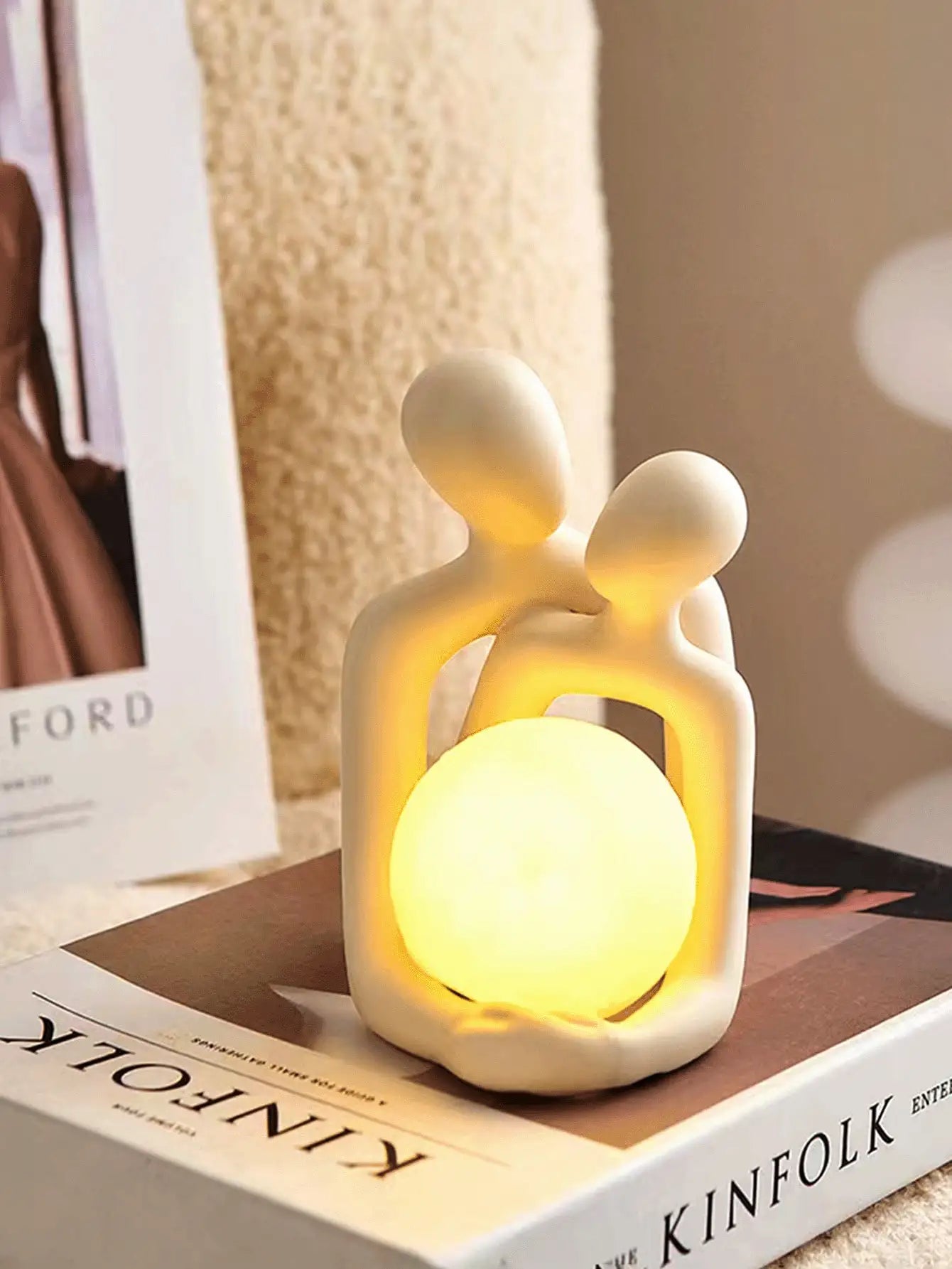 Kiss/Love Couple Statue