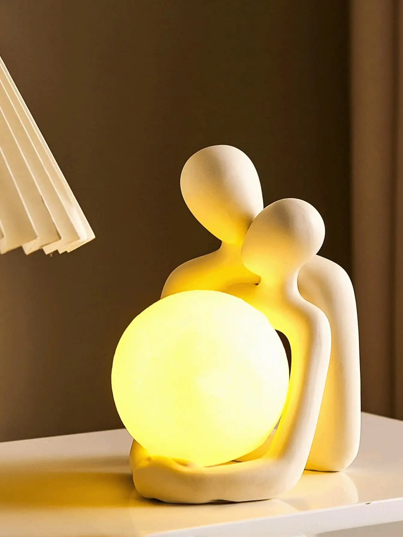 Kiss/Love Couple Statue