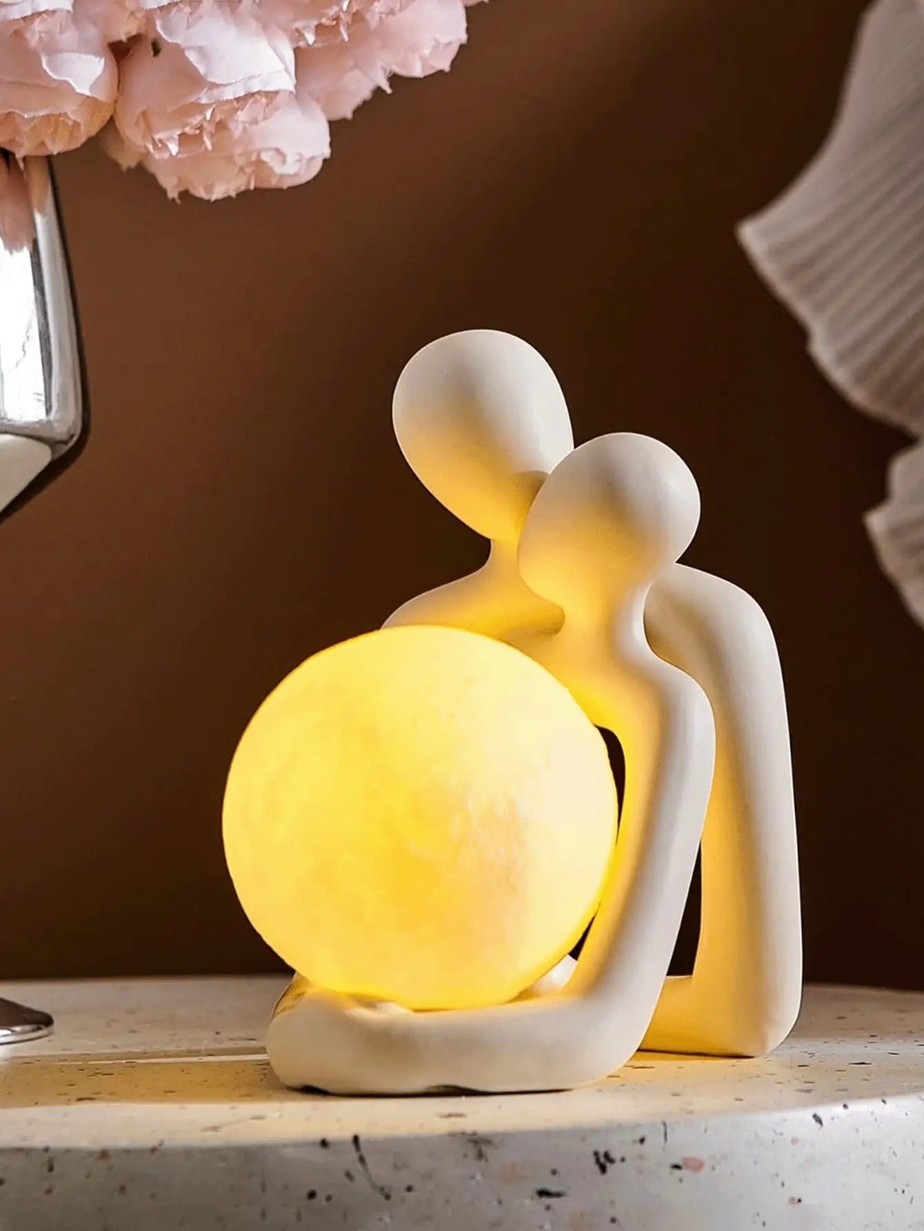 Kiss/Love Couple Statue